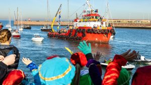 Thumbnail voor Sinterklaas is weer in het land, ondanks gezonken stoomboot