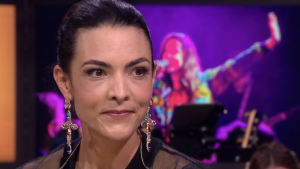 Thumbnail voor Caro Emerald vertelt in 'Renze op zaterdag' over nieuwe artiestennaam en oude succes: 'Niet alles is gaaf'
