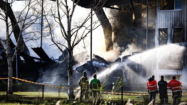 man-27-vast-voor-aansteken-brand-appartementencomplex-amsterdam