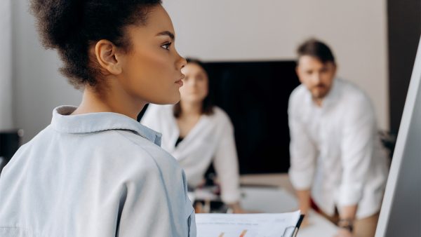 Man verdient nog altijd meer dan vrouw, vooral in bedrijfsleven weinig veranderd