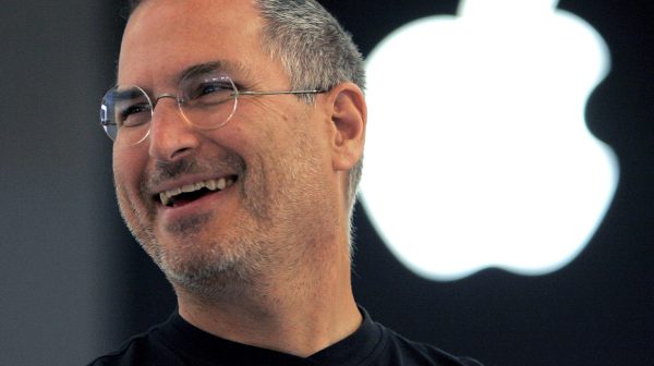 Apple-tje voor de dorst: sandalen Steve Jobs verkocht voor ruim twee ton