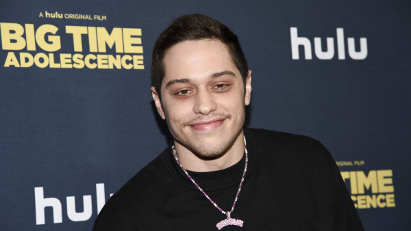 Pete Davidson en Emily knuffel