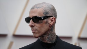 Thumbnail voor Travis Barker beschrijft klaarkomen in een kopje voor IVF en nóg meer celebnieuws dat je vannacht hebt gemist