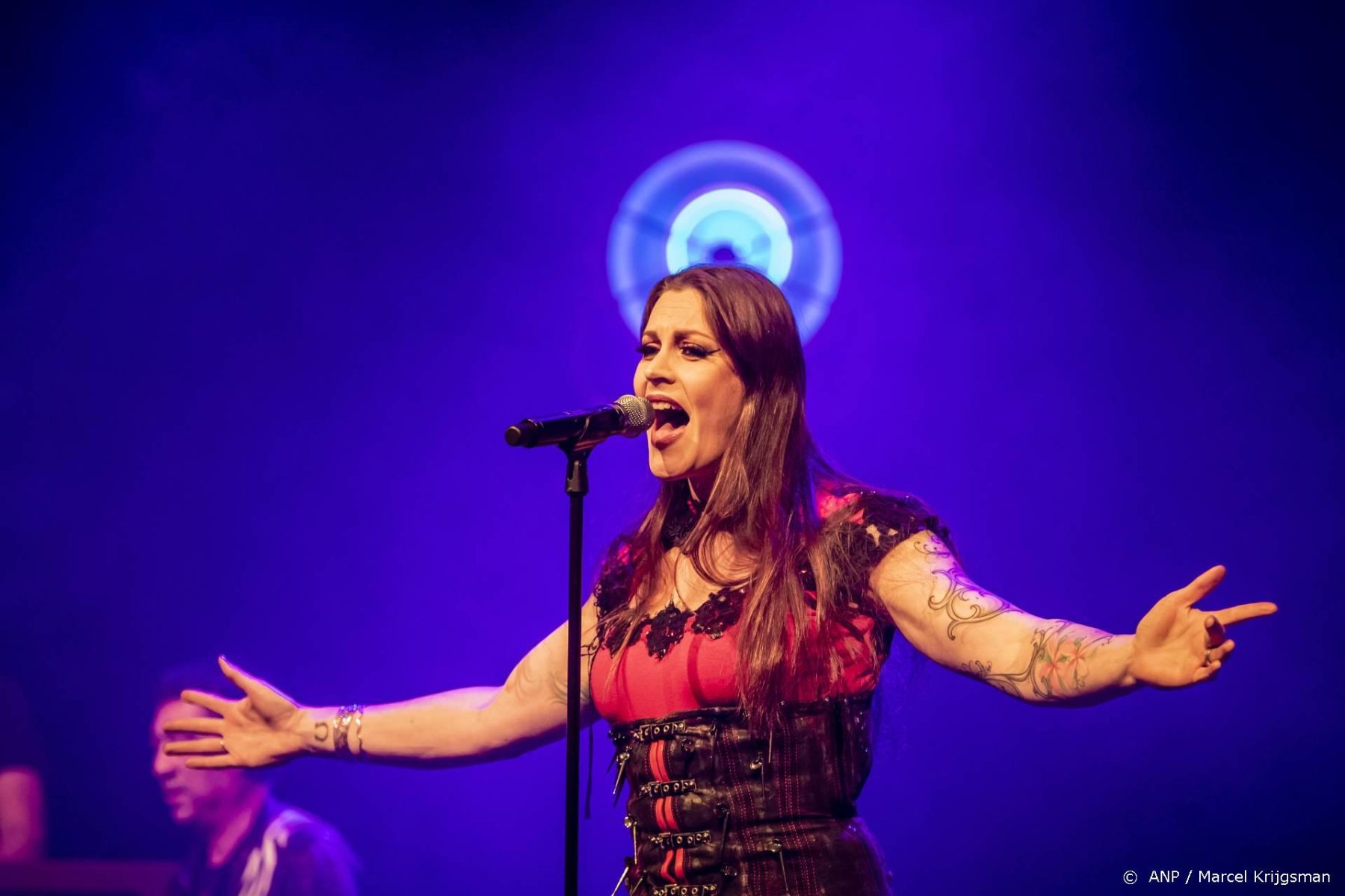Zangeres Floor Jansen is kankervrij: 'Alles wat kanker is, is weggenomen'