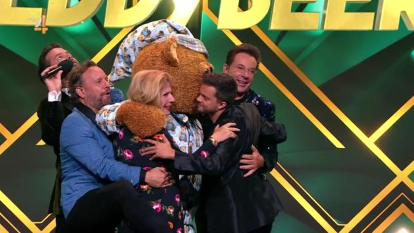 Groepsknuffel Teddybeer in 'The Masked Singer'