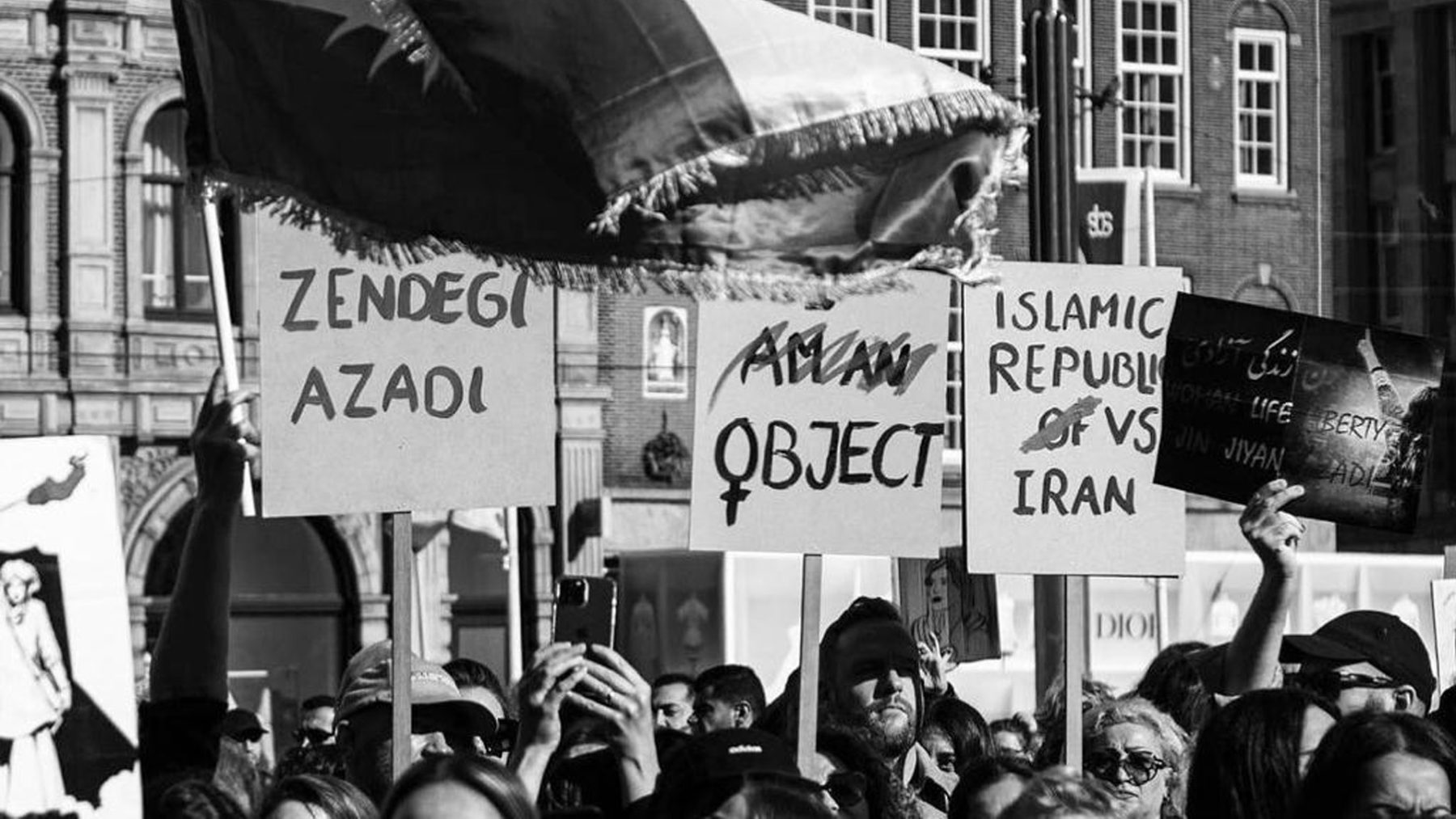 Iraans-Nederlandse Shirin (30): 'Al mijn broers en zussen in Iran worden aangevallen'