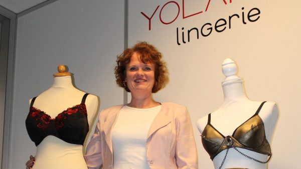 Yolanda maakt beha's voor vrouwen met borstprothesen