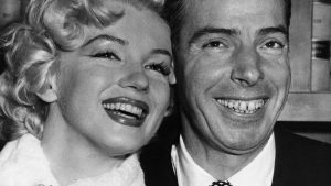 Thumbnail voor Bijna 70 jaar oud trouwpak van Marilyn Monroe binnenkort onder de hamer
