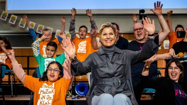 Koningin Máxima geniet van muzikale optredens van basisschoolleerlingen