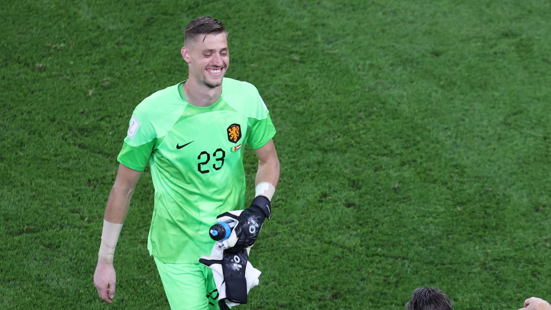 Keeper Noppert wil iedereen bedankje sturen en crasht WhatsApp