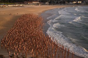 Duizenden mensen uit de kleren op Bondi Beach om aandacht te vragen voor huidkanker