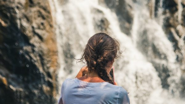 Vier vrouwen verongelukt tijdens selfie-poging bij waterval in India