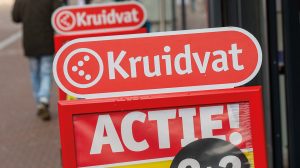Pikant reclamebord duikt op in Kruidvat Leiden