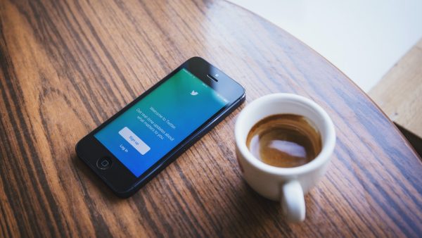 Twitter stopt met handhaven regels tegen desinformatie corona