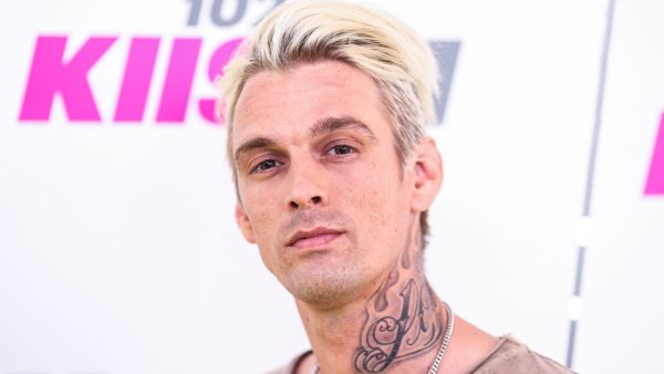 Familie Aaron Carter strooit deel van as uit en bewaart de rest