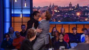 Rasti Rostelli hypnotiseert Beau live op tv: 'Het is niet te geloven jongens'