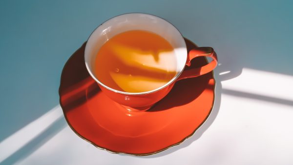 Waterkoker aan en gaan: thee drinken is goed voor je gezondheid en verkleint de kans op een heupfractuur