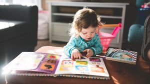 Thumbnail voor Deze moeders wachten op kinderopvang: 'Het komt erop neer dat ik uren moet inleveren'