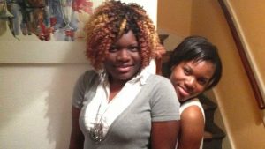 Thumbnail voor Zussen Gloria (26) en Maura (24) moeten na tien jaar terug naar Angola: 'Onze vader werd voor mijn ogen vermoord'