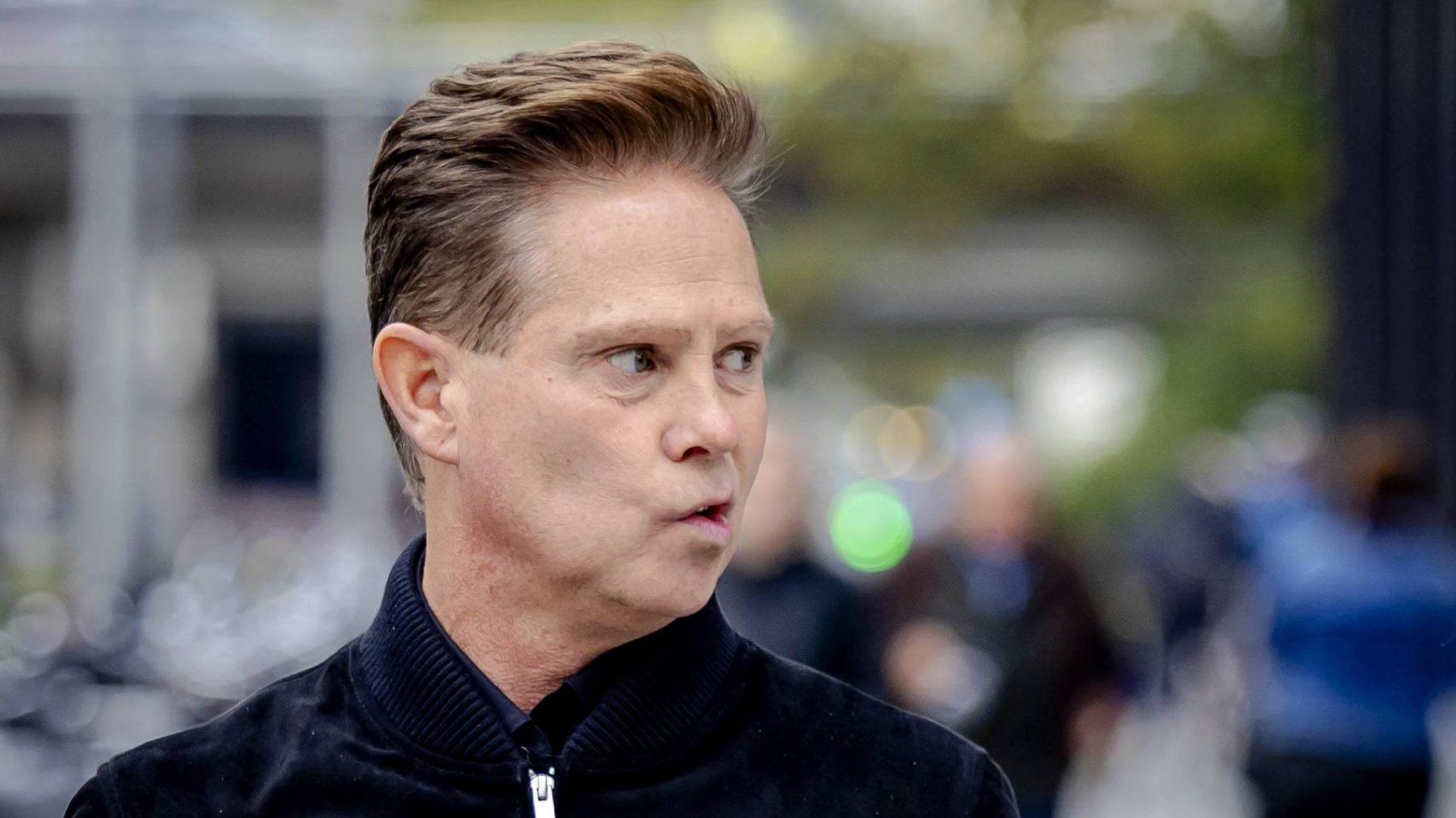 Aangeefster Danny de Munk gaat getuigenverhoor strijdlustig in