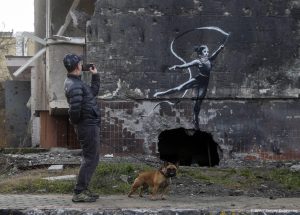 Banksy straatkunst in Kyiv (bijna) gestolen: 'We wilden strijdkrachten steunen'