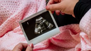 Thumbnail voor Bedrogen vrouw Britt: 'Ik was zwanger, hij 'wilde kijken of hij nog in de markt lag''