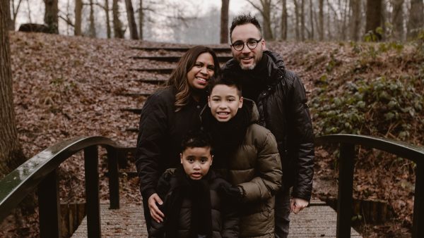 Jahraino (7) heeft ongeneeslijke hersentumor , zijn ouders voeren actie