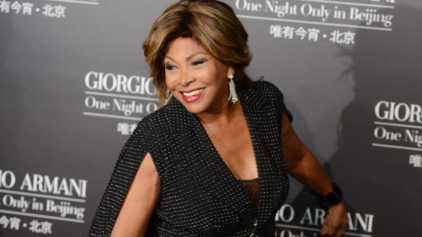 Tina Turner reageert bedroefd op overlijden zoon Ronnie (62)