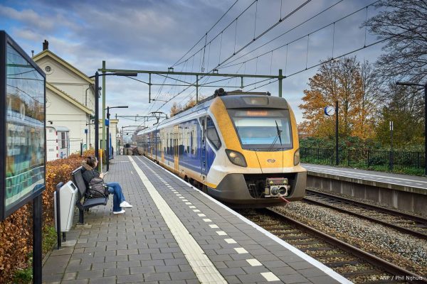 Beste reizigers, let op: nieuwe dienstregeling met minder treinen gaat in