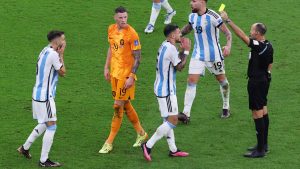 Scheidsrechter Antonio Mateu Lahoz door FIFA naar huis gestuurd na Argentinië - Oranje
