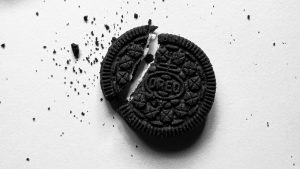 Thumbnail voor Dit is waarom Oreo-koekjes zwart zijn (en het is alles behalve milieuvriendelijk)