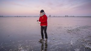Thumbnail voor Temperatuur daalt, schaatskoorts stijgt: zó mooi is Nederland op deze winterdag