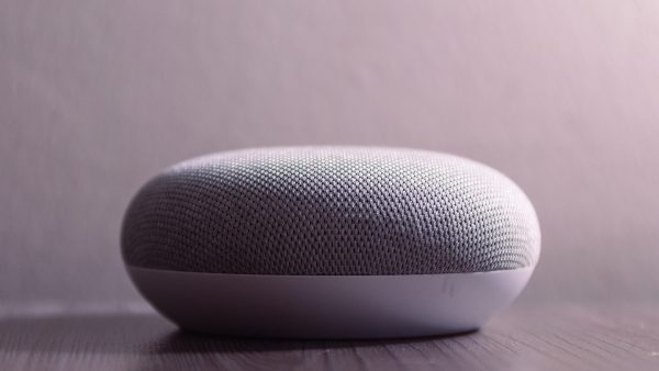 Waar een slimme speaker wel niet goed voor is: 'Helpt tegen eenzaamheid'