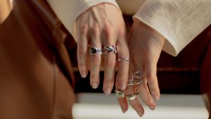 Thumbnail voor Ja, echt: zilveren sieraden zijn terug van (niet) weggeweest