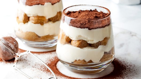 Waarom alleen drinken, als je het ook kan eten? Zo maak je espresso martini tiramisu