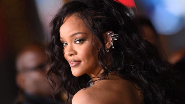 Wat een pretbek: Rihanna toont eerste beelden van haar vrolijke zoontje