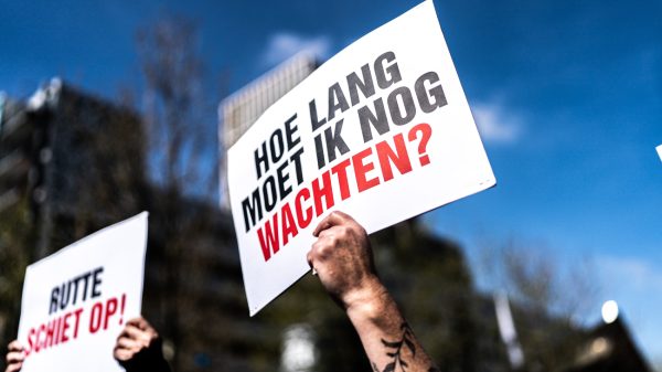 Ouders toeslagenaffaire wachten nog altijd op geld en erkenning: 'Het achtervolgt je'