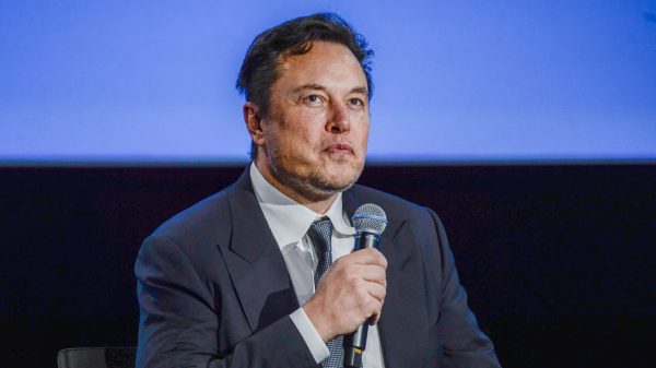 Elon Musk dreigt door eigen poll te moeten aftreden als Twitter-topman