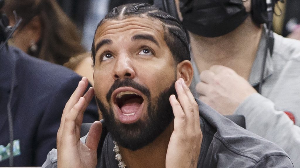 Meer diamanten dan je aankunt: dit is de verlovingsketting van Drake