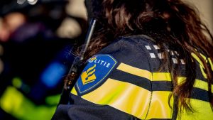 Thumbnail voor Vrouw (77) laat hond uit in Den Haag en wordt neergestoken, politie pakt twee mannen op