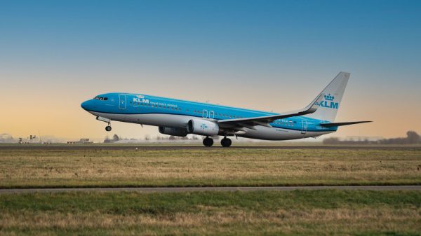 KLM onderzoekt 'ernstig grensoverschrijdend gedrag' oud-piloot