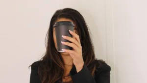 Thumbnail voor Bye, kopje koffie (en caffeïneverslaving): hierdoor word je óók sneller wakker