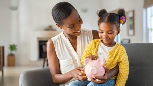 Thumbnail voor Hop, het spaarvarken in: zo voed je je kinderen financieel verstandig op