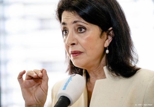 Drie wetenschappers gaan onderzoek naar Khadija Arib begeleiden