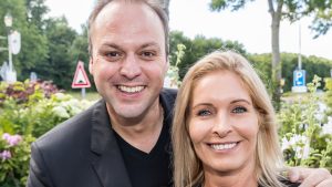 Thumbnail voor Frans Bauer blikt terug op pittige periode: 'Dat we Mariska mochten houden is mijn grootste cadeau'