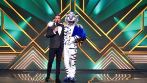 Thumbnail voor Winnaar zorgt voor verbazing in 'The Masked Singer': 'Er moet een traumaheli komen'