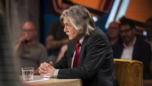 Thumbnail voor Johan Derksen verloor veel vrienden door kaarsincident: 'Interesseert mij geen reet'