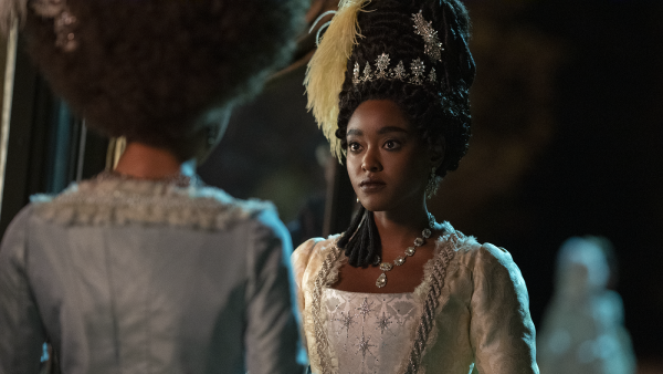 Netflix deelt eerste beelden van jonge ‘Lady Danbury’ in spin-off serie Bridgerton