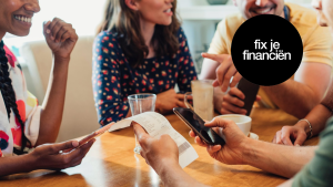 Waarom we niet met vrienden over geld praten (en er hele vriendschappen op stuk lopen)