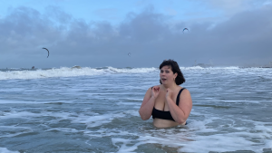 Thumbnail voor Ellen háát kou en dook toch de Noordzee in: 'De zwemtemperatuur is onaanvaardbaar, zegt Google'